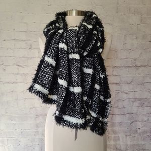 NWT Ann Taylor Factory Soft & Cozy Chenille Knit Black & White Plaid Scarf
